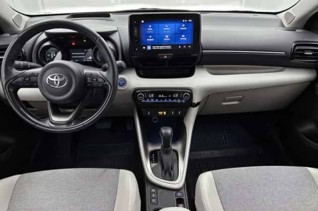 Toyota Yaris (2023) thumbnail 4