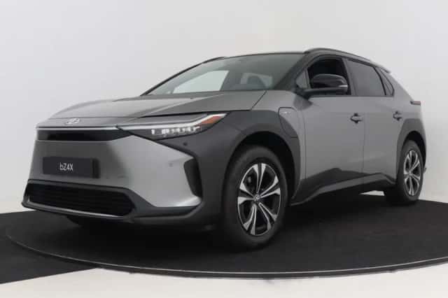 Toyota bZ4X (2026) thumbnail 1