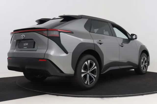 Toyota bZ4X (2026) thumbnail 2
