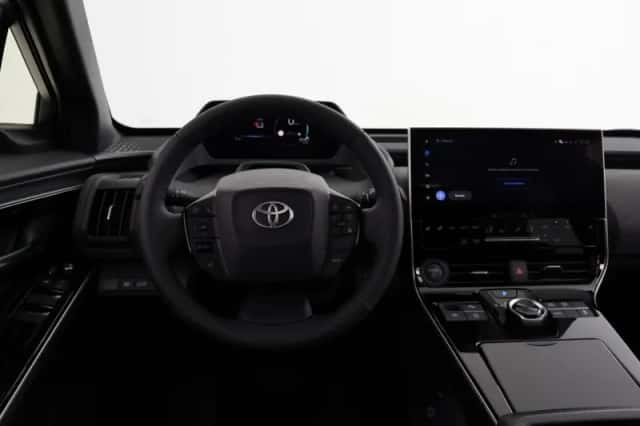 Toyota bZ4X (2026) thumbnail 4