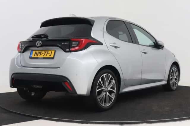 Toyota Yaris (2025) thumbnail 2
