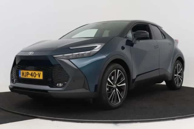 Toyota C-HR (2025) thumbnail 1