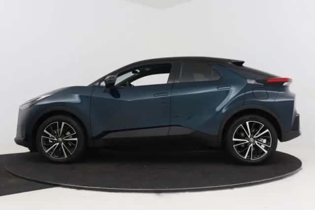 Toyota C-HR (2025) thumbnail 3