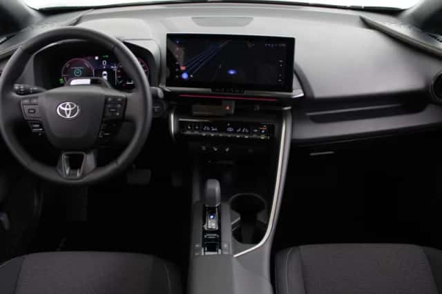 Toyota C-HR (2025) thumbnail 4