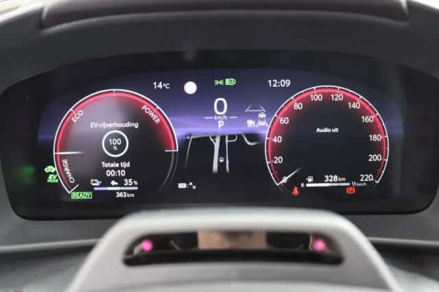 Toyota C-HR (2025) thumbnail 5