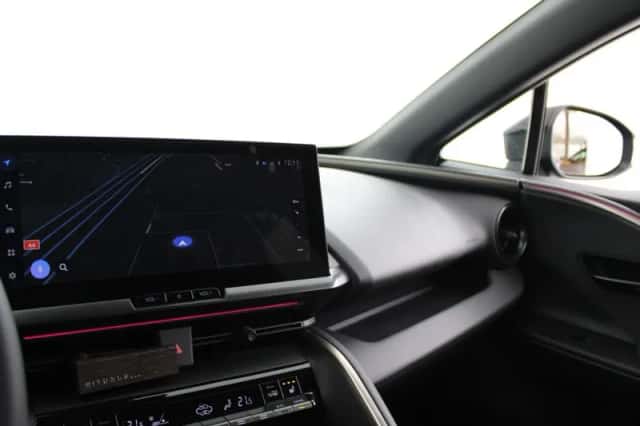 Toyota C-HR (2025) thumbnail 6