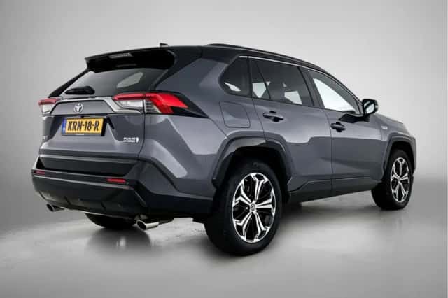 Toyota RAV4 (2022) thumbnail 2