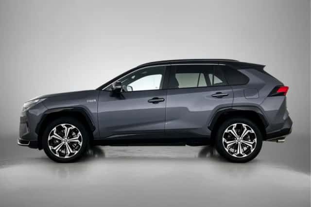 Toyota RAV4 (2022) thumbnail 3