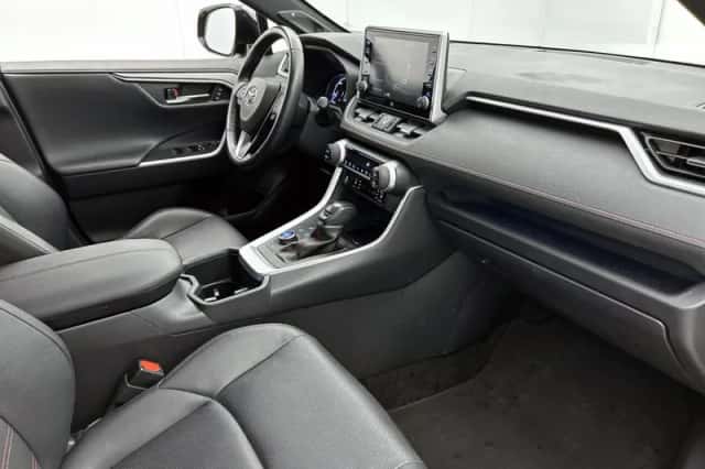 Toyota RAV4 (2022) thumbnail 6