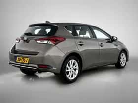 Toyota Auris (2018) thumbnail 2