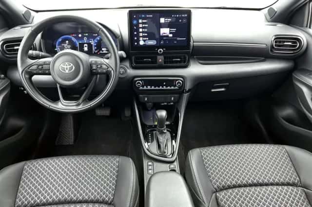 Toyota Yaris (2025) thumbnail 4