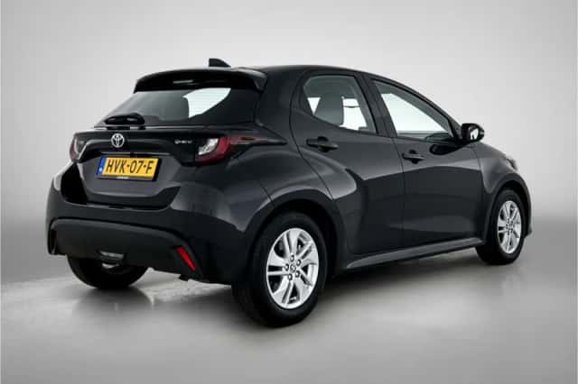 Toyota Yaris (2025) thumbnail 2