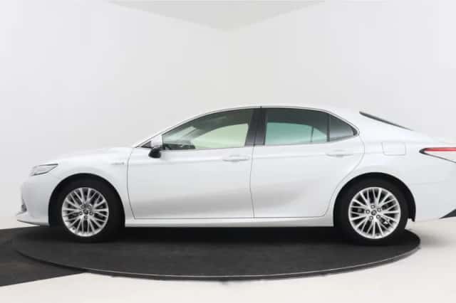 Toyota Camry (2021) thumbnail 3