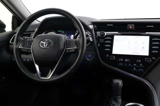 Toyota Camry (2021) thumbnail 4