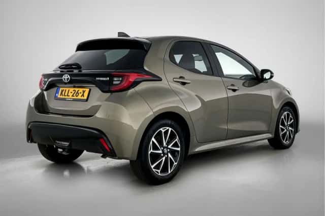 Toyota Yaris (2023) thumbnail 2