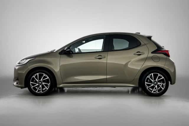 Toyota Yaris (2023) thumbnail 3
