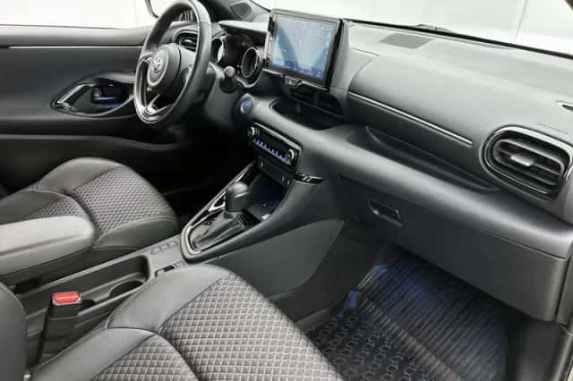 Toyota Yaris (2023) thumbnail 6