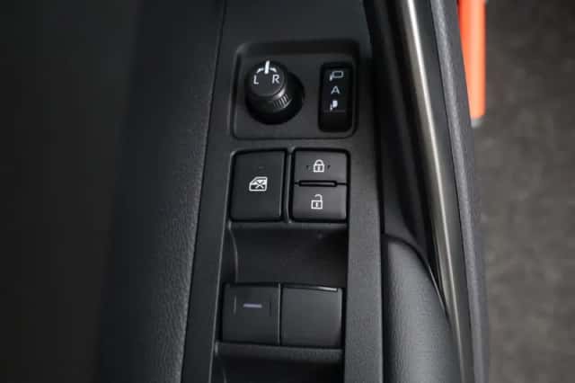 Toyota Corolla_Cross (2026) thumbnail 5