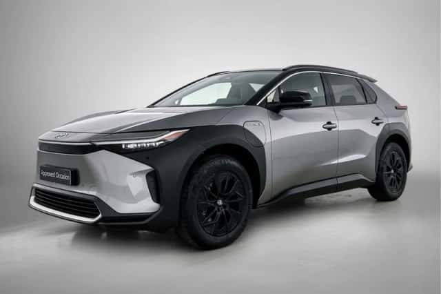 Toyota bZ4X (2023) thumbnail 1