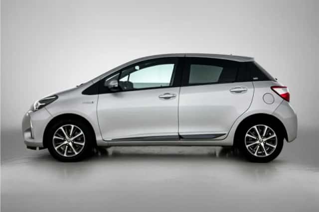 Toyota Yaris (2020) thumbnail 3
