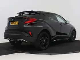 Toyota C-HR (2021) thumbnail 2