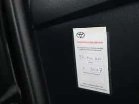 Toyota C-HR (2021) thumbnail 11
