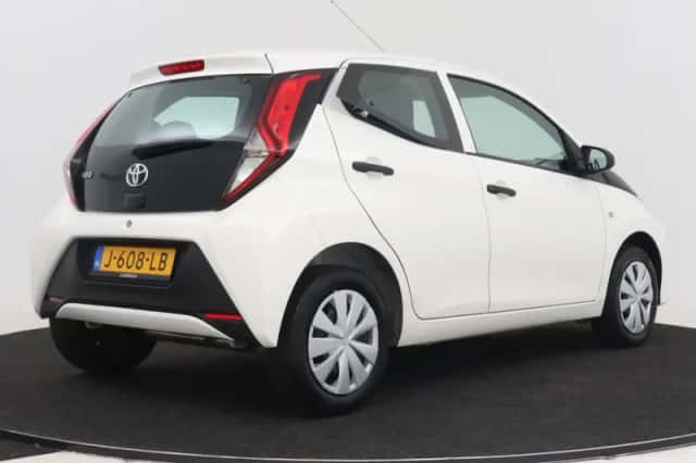 Toyota Aygo (2020) thumbnail 2