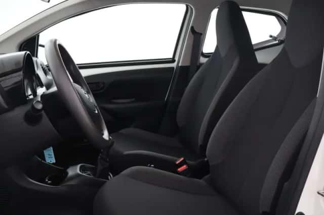 Toyota Aygo (2020) thumbnail 4