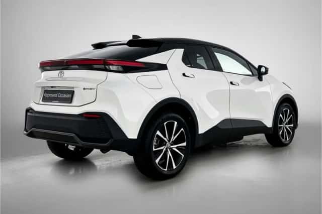Toyota C-HR (2025) thumbnail 2