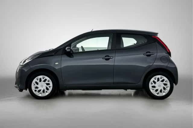 Toyota Aygo (2021) thumbnail 3