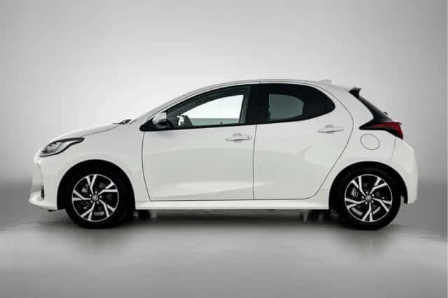Toyota Yaris (2024) thumbnail 3