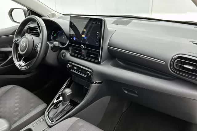 Toyota Yaris (2024) thumbnail 6
