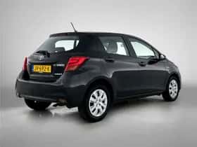 Toyota Yaris (2016) thumbnail 2