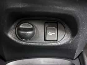 Toyota Yaris (2016) thumbnail 21