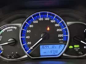 Toyota Yaris (2016) thumbnail 5