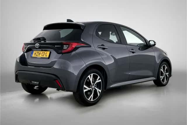 Toyota Yaris (2025) thumbnail 2