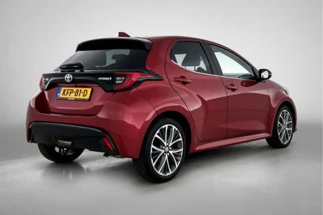 Toyota Yaris (2022) thumbnail 2