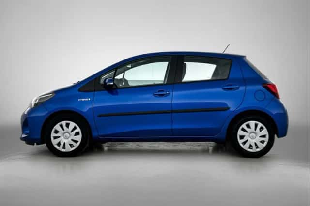 Toyota Yaris (2016) thumbnail 3
