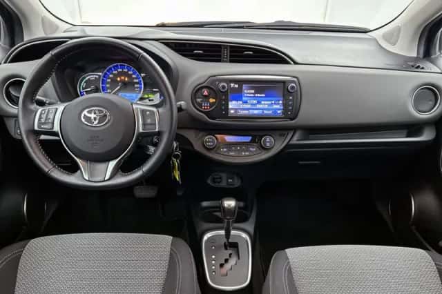 Toyota Yaris (2016) thumbnail 4