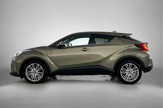 Toyota C-HR (2022) thumbnail 3