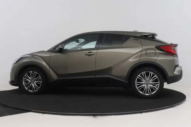 Toyota C-HR (2022) thumbnail 3