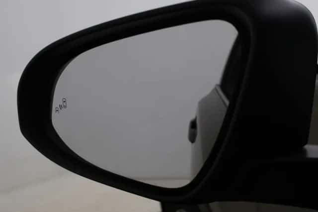 Toyota C-HR (2022) thumbnail 4