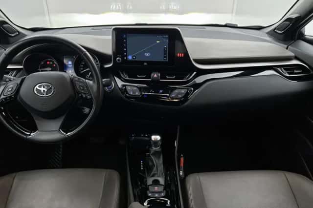 Toyota C-HR (2022) thumbnail 4