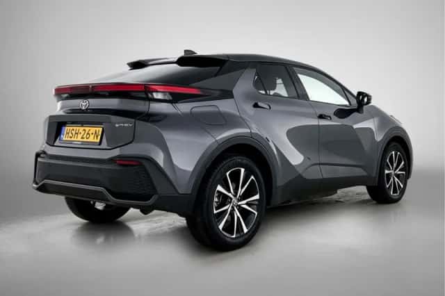 Toyota C-HR (2025) thumbnail 2
