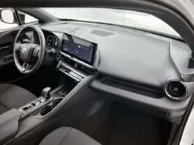 Toyota C-HR (2024) thumbnail 6
