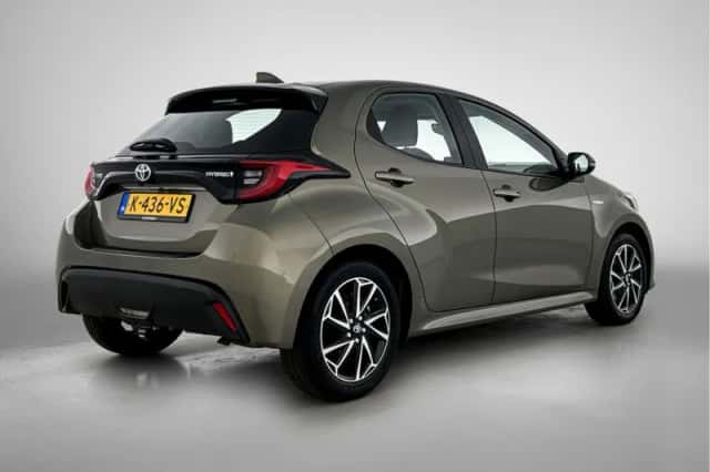 Toyota Yaris (2021) thumbnail 2