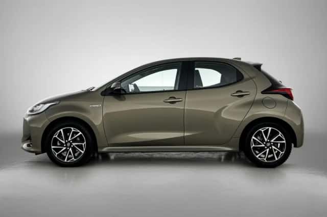 Toyota Yaris (2021) thumbnail 3