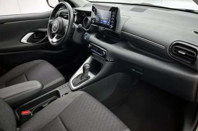 Toyota Yaris (2021) thumbnail 6