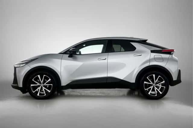 Toyota C-HR (2025) thumbnail 3