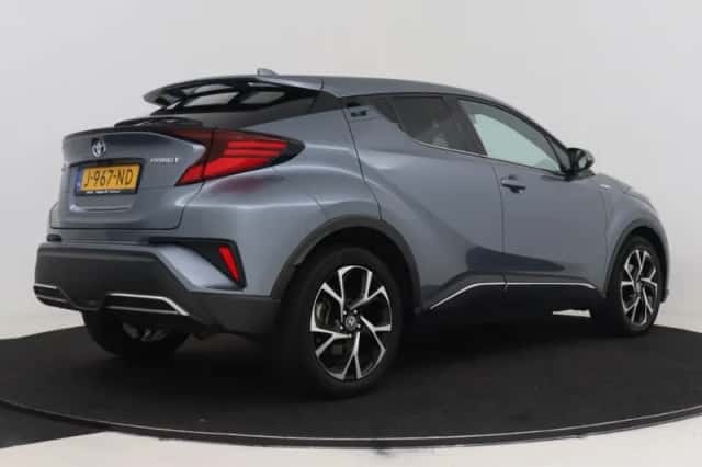 Toyota C-HR (2020) thumbnail 2